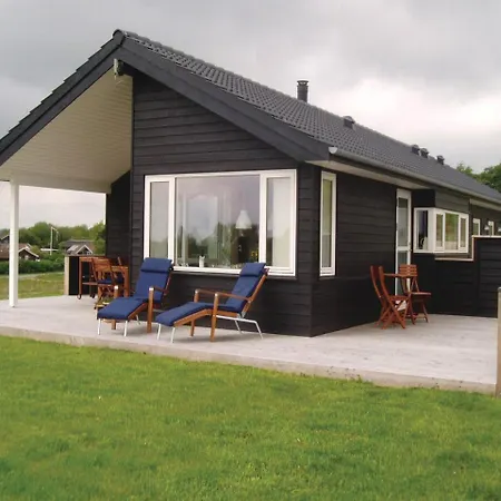 Vakantiehuis Three-bedroom Holiday In Haarby *